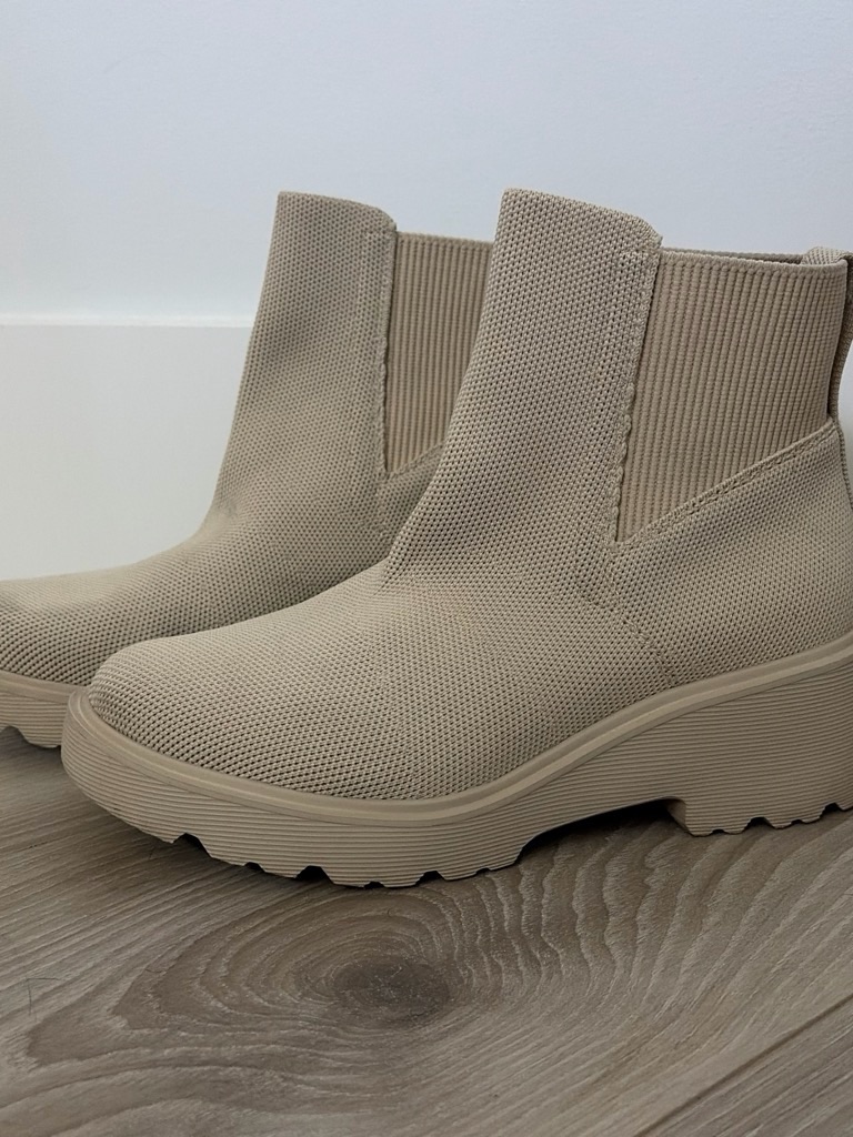 Vivaia Everly Round-Toe Chunky Platform Water-Repellent Ankle Boots